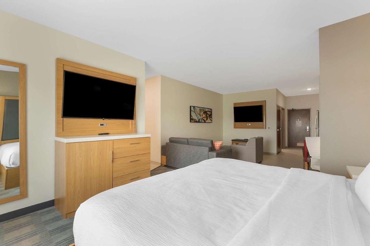 La Quinta Inn & Suites By Wyndham Coralville Iowa City Εξωτερικό φωτογραφία
