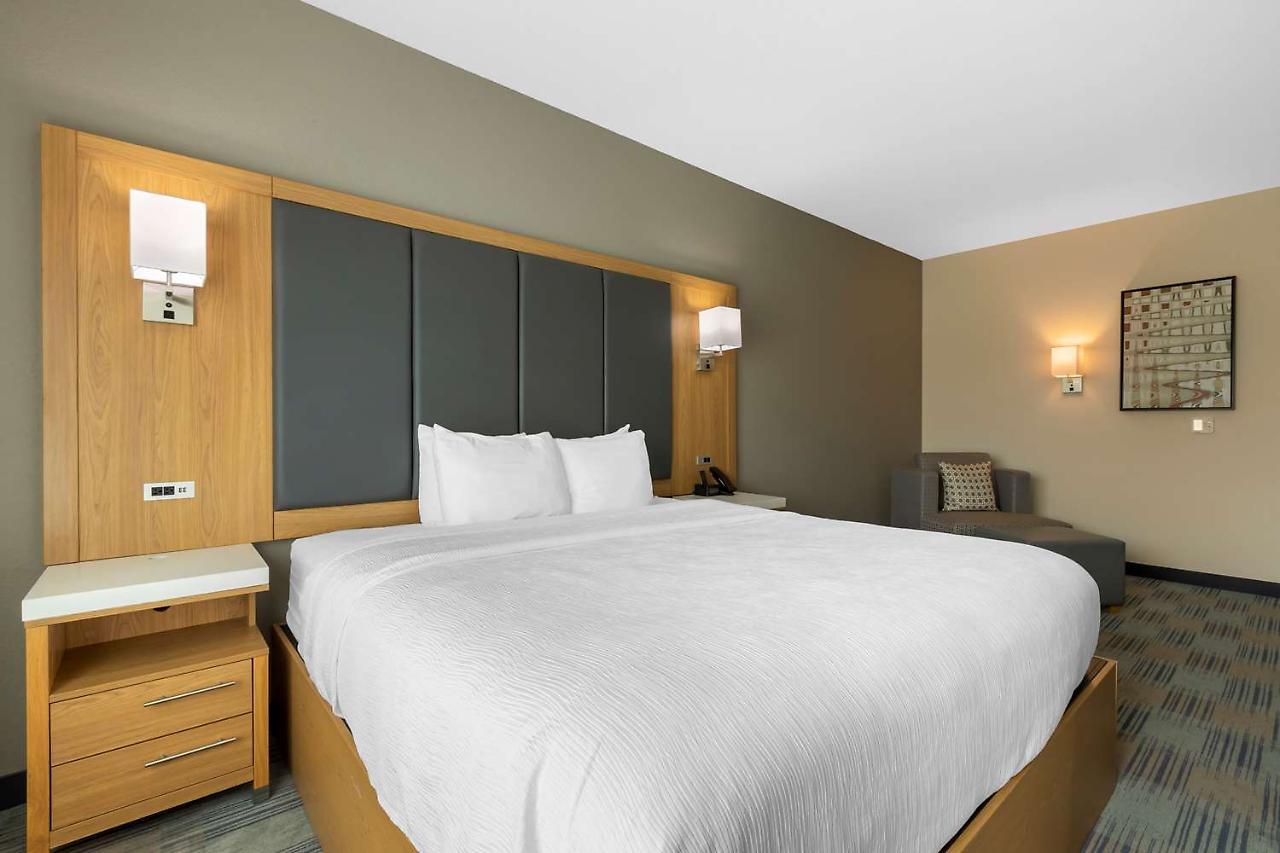 La Quinta Inn & Suites By Wyndham Coralville Iowa City Εξωτερικό φωτογραφία
