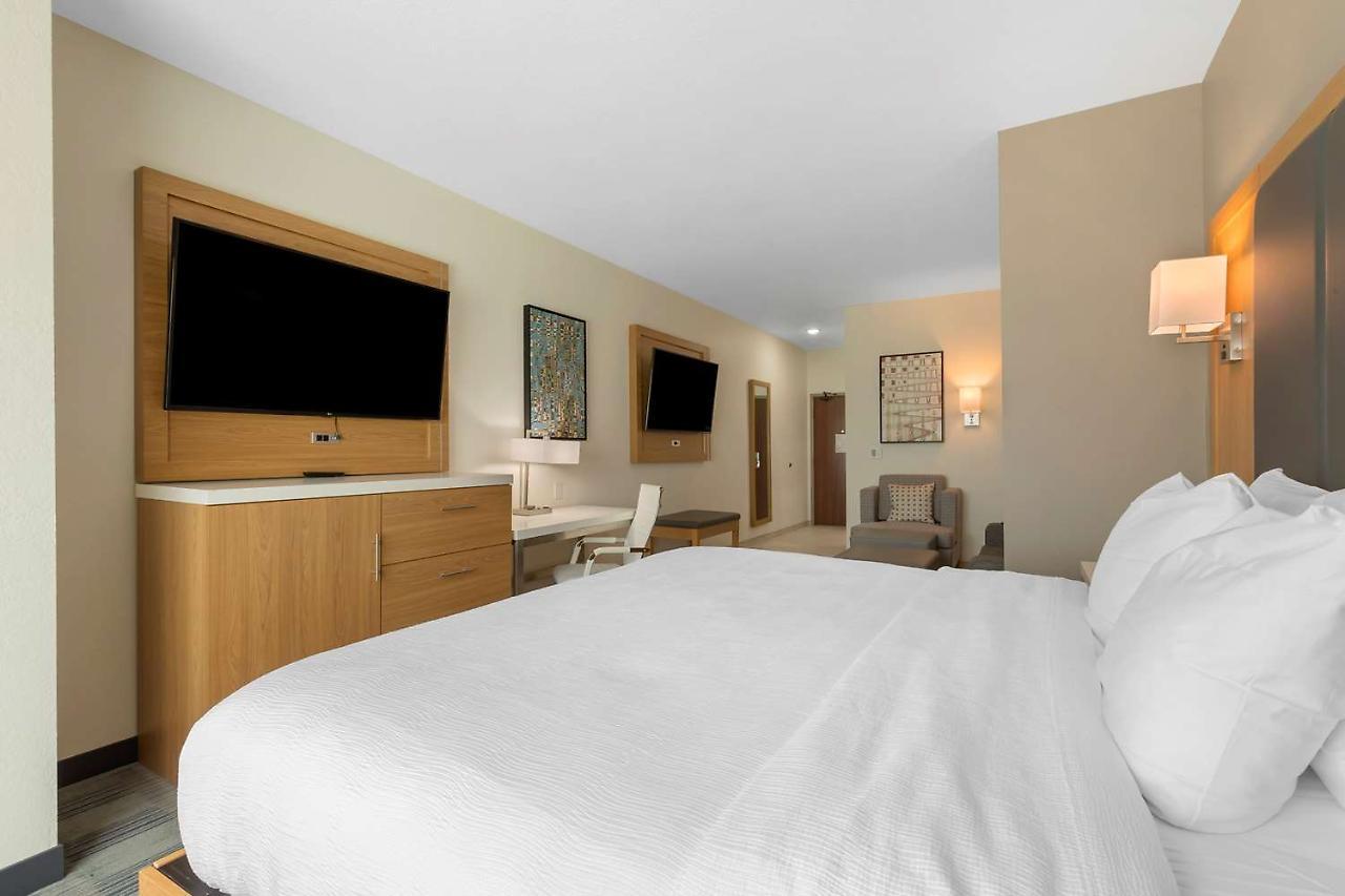 La Quinta Inn & Suites By Wyndham Coralville Iowa City Εξωτερικό φωτογραφία