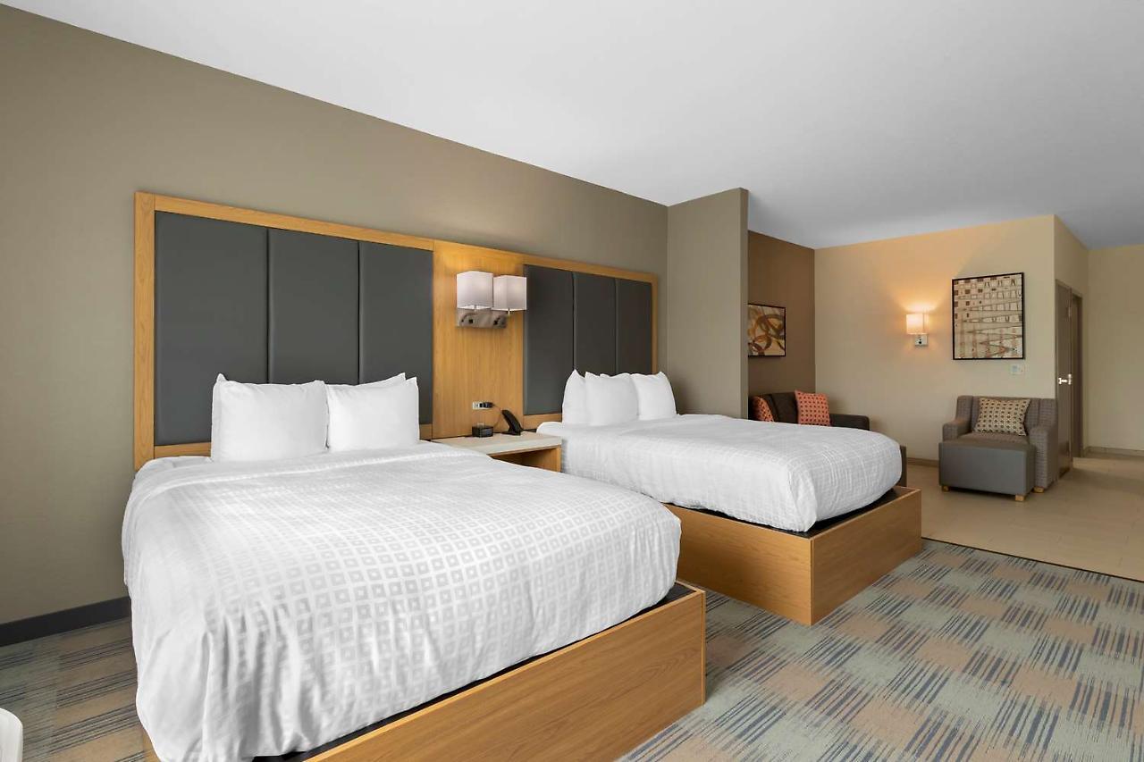 La Quinta Inn & Suites By Wyndham Coralville Iowa City Εξωτερικό φωτογραφία
