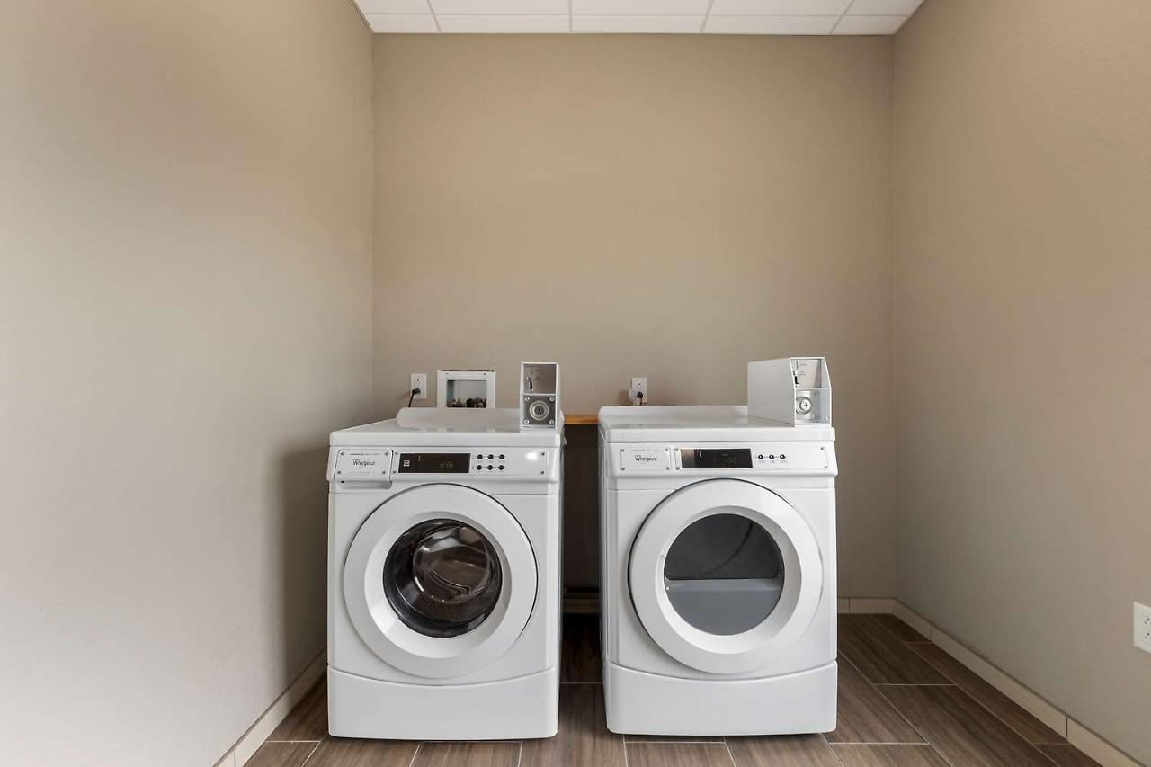 La Quinta Inn & Suites By Wyndham Coralville Iowa City Εξωτερικό φωτογραφία