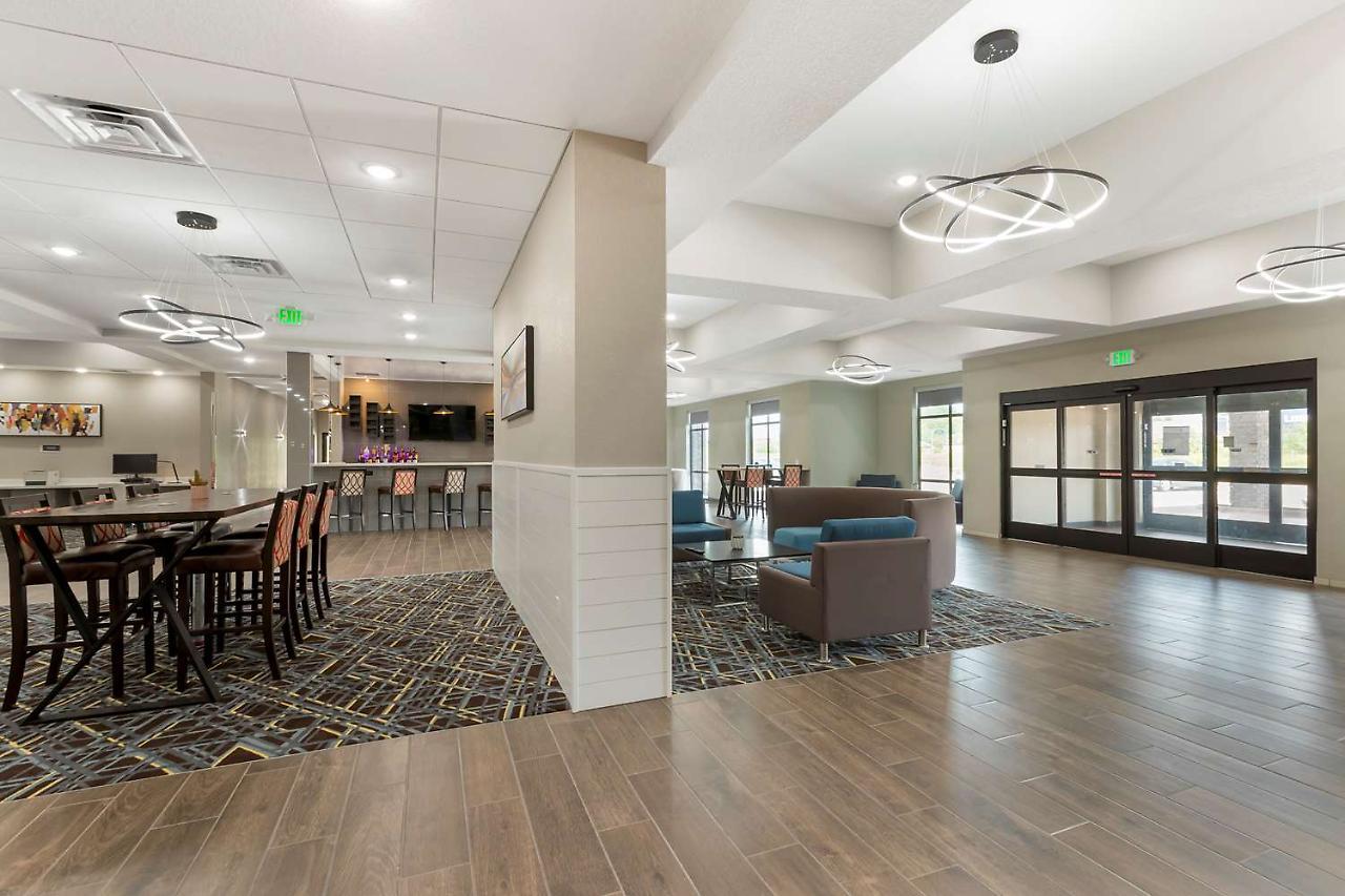 La Quinta Inn & Suites By Wyndham Coralville Iowa City Εξωτερικό φωτογραφία