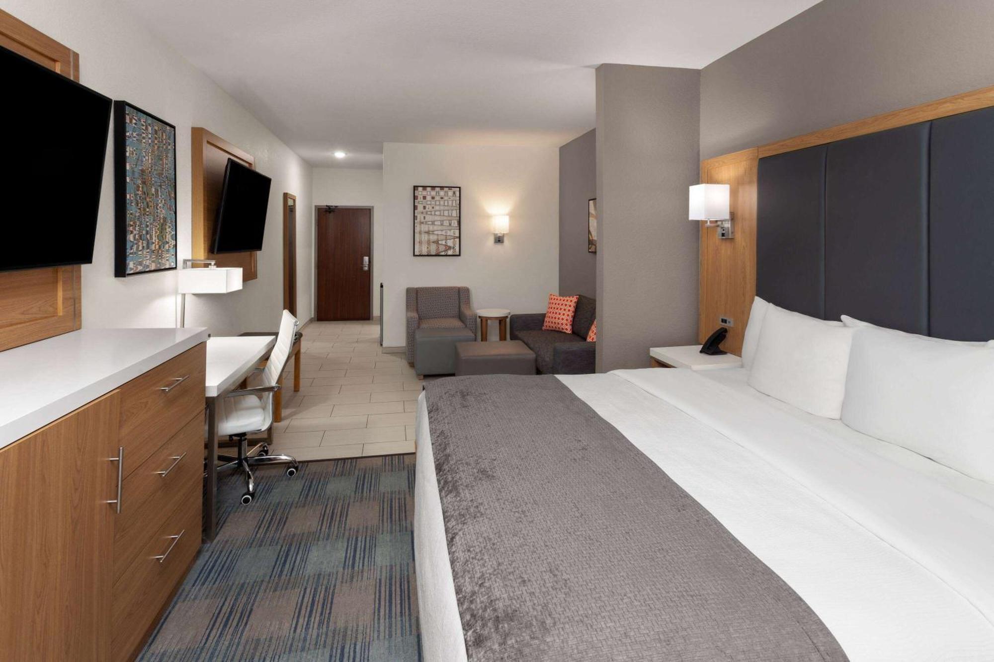 La Quinta Inn & Suites By Wyndham Coralville Iowa City Εξωτερικό φωτογραφία