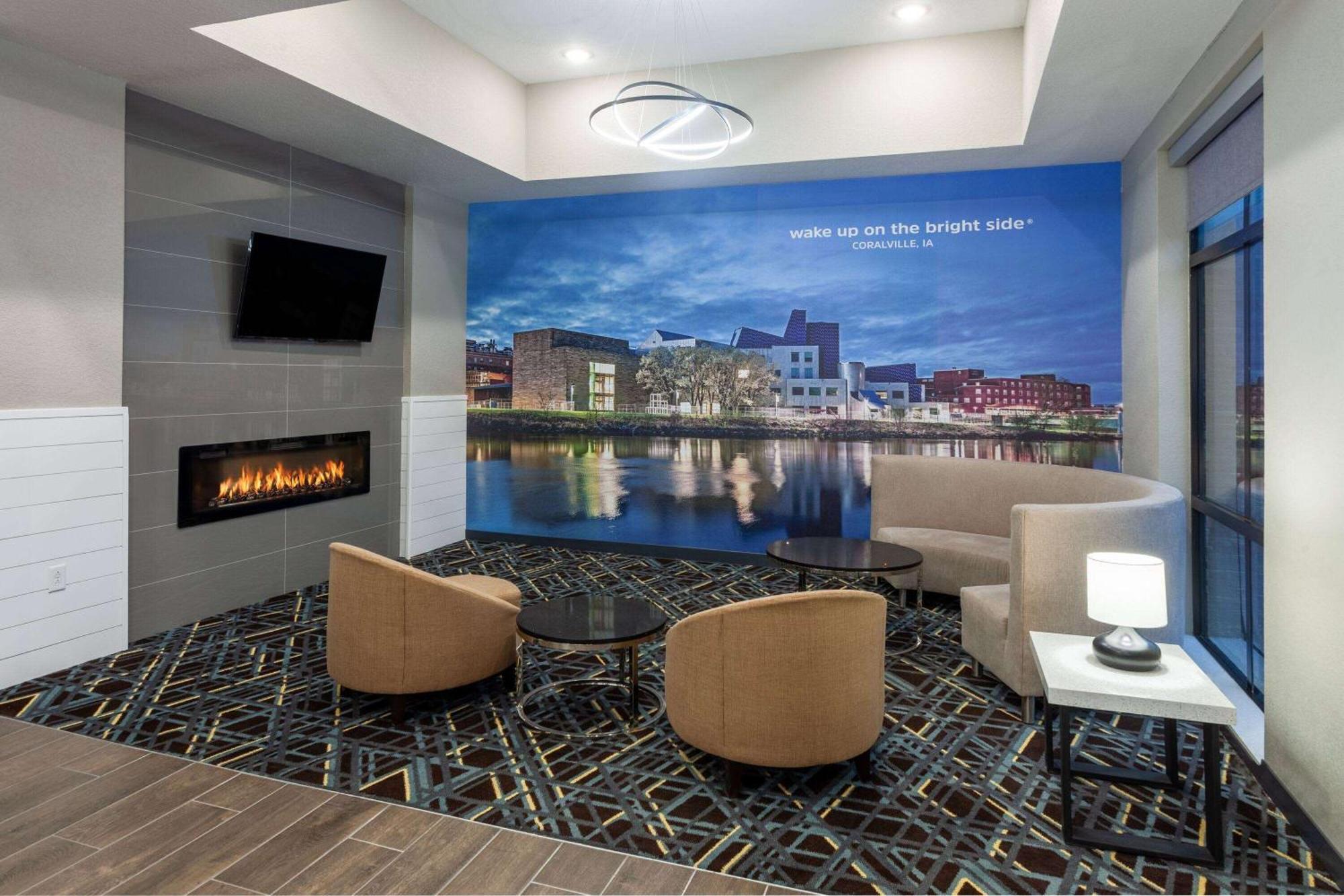 La Quinta Inn & Suites By Wyndham Coralville Iowa City Εξωτερικό φωτογραφία