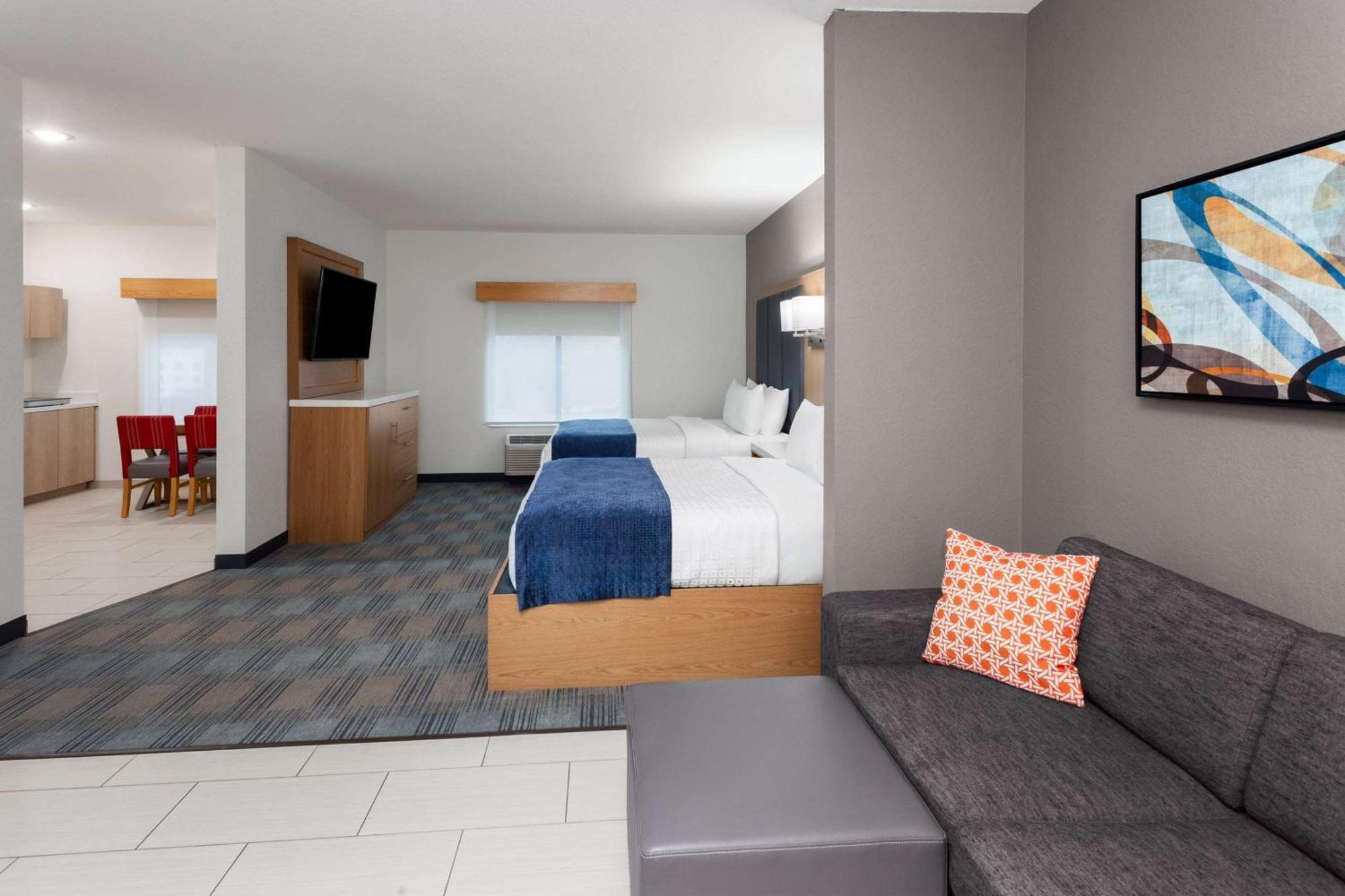 La Quinta Inn & Suites By Wyndham Coralville Iowa City Εξωτερικό φωτογραφία
